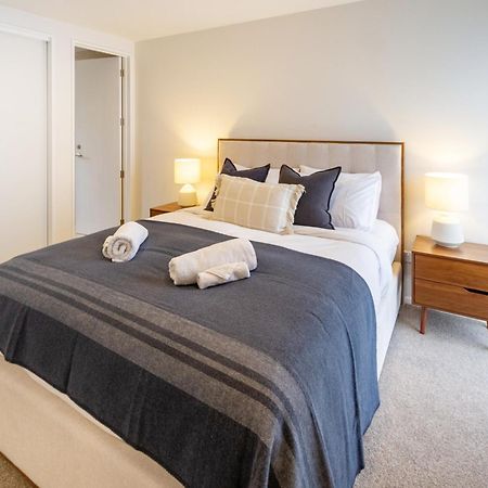 Stylish 3 Bedroom Home In Prime City With Garage Christchurch Bagian luar foto