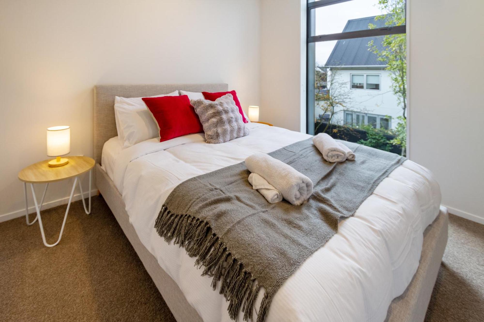 Stylish 3 Bedroom Home In Prime City With Garage Christchurch Bagian luar foto