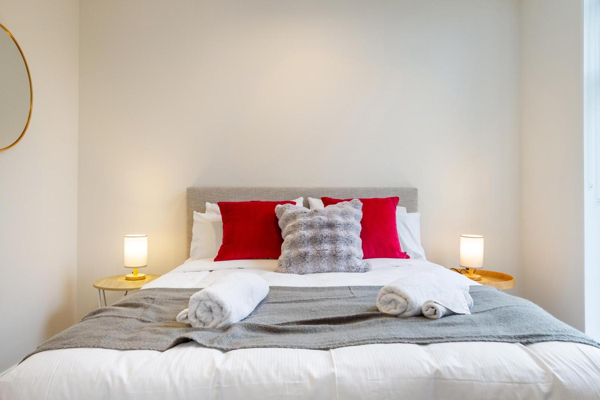 Stylish 3 Bedroom Home In Prime City With Garage Christchurch Bagian luar foto