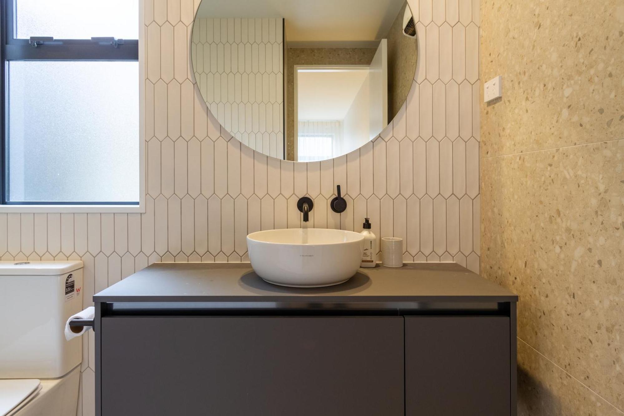 Stylish 3 Bedroom Home In Prime City With Garage Christchurch Bagian luar foto