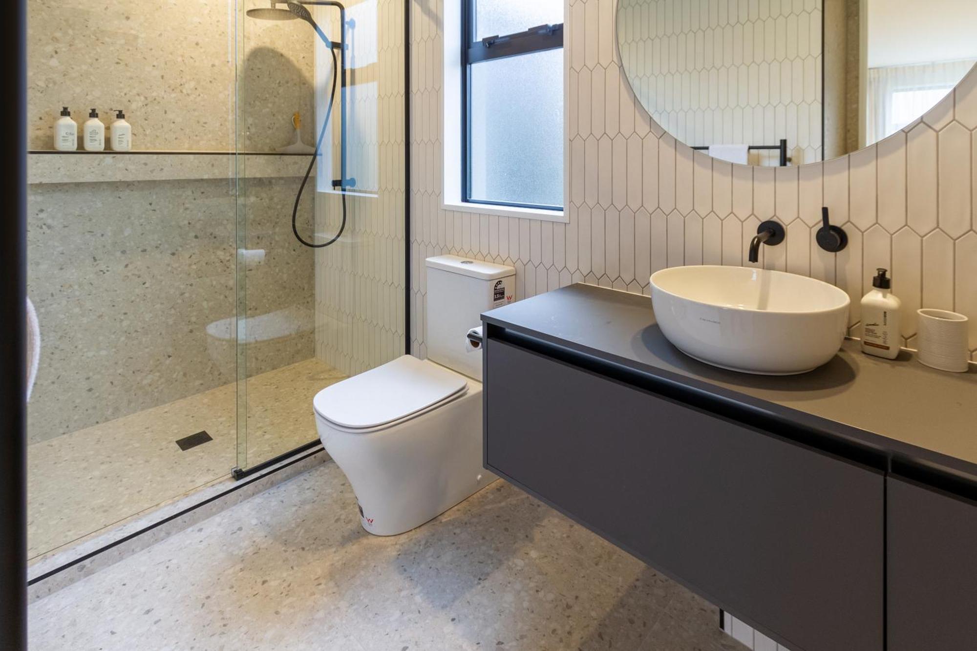 Stylish 3 Bedroom Home In Prime City With Garage Christchurch Bagian luar foto