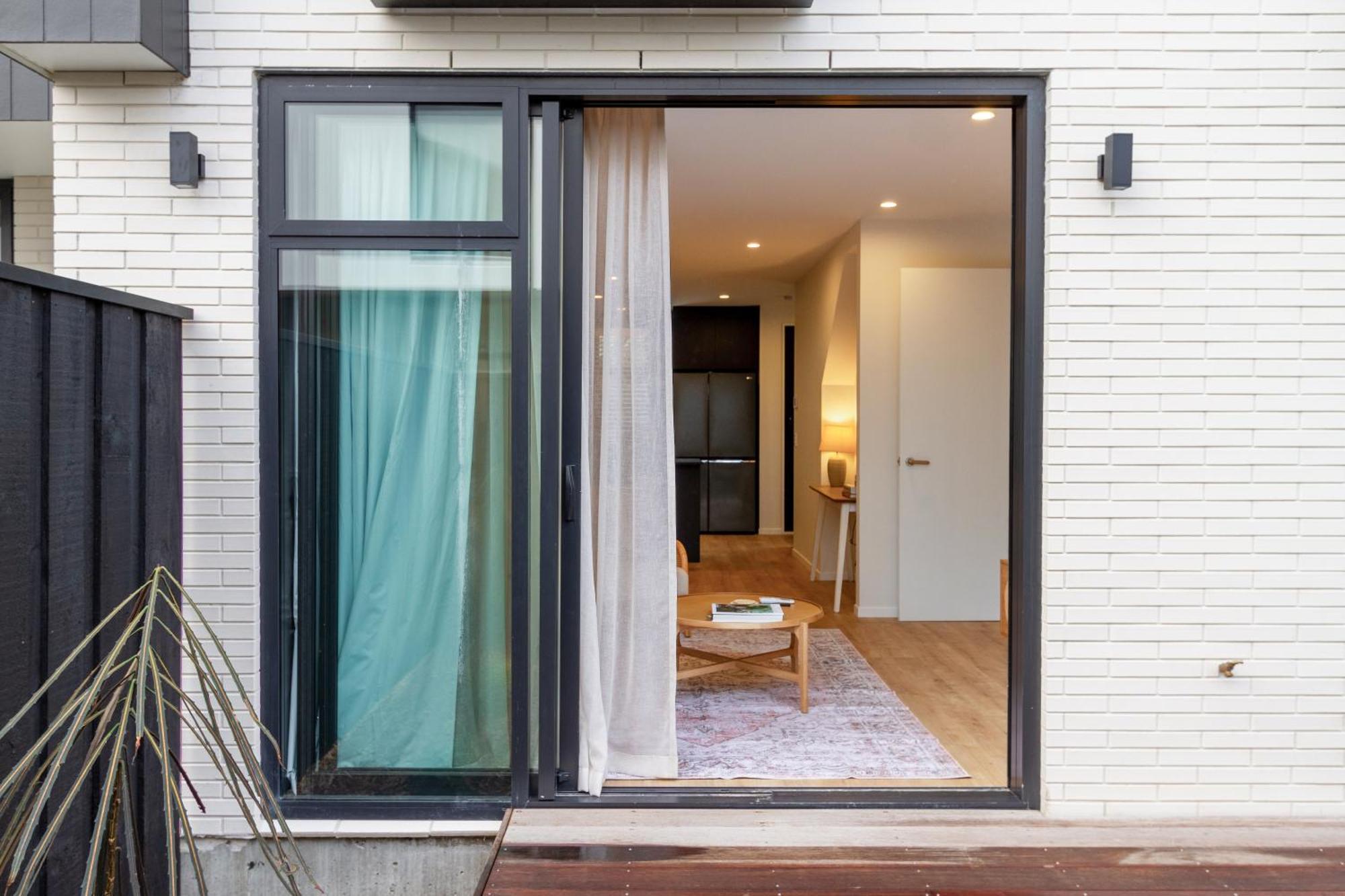 Stylish 3 Bedroom Home In Prime City With Garage Christchurch Bagian luar foto