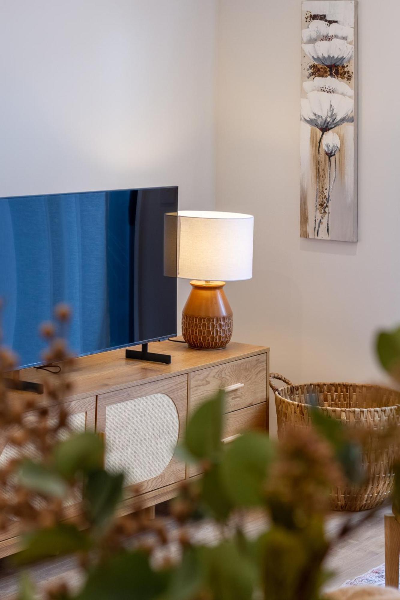 Stylish 3 Bedroom Home In Prime City With Garage Christchurch Bagian luar foto