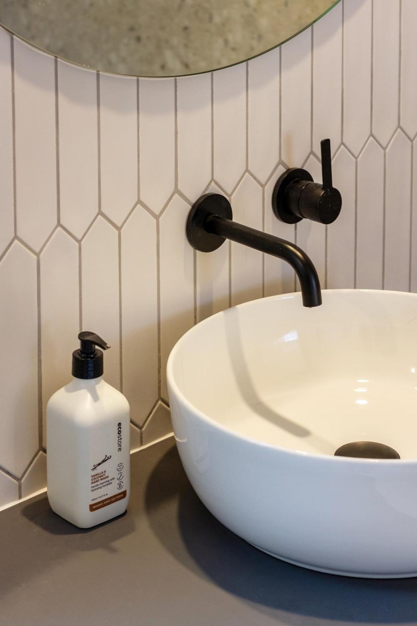 Stylish 3 Bedroom Home In Prime City With Garage Christchurch Bagian luar foto